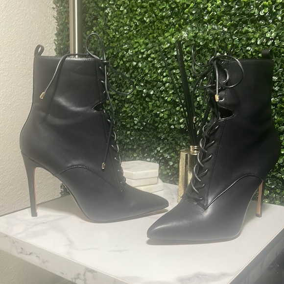 Black ALDO point toe tie up boots - Picture 3 of 4